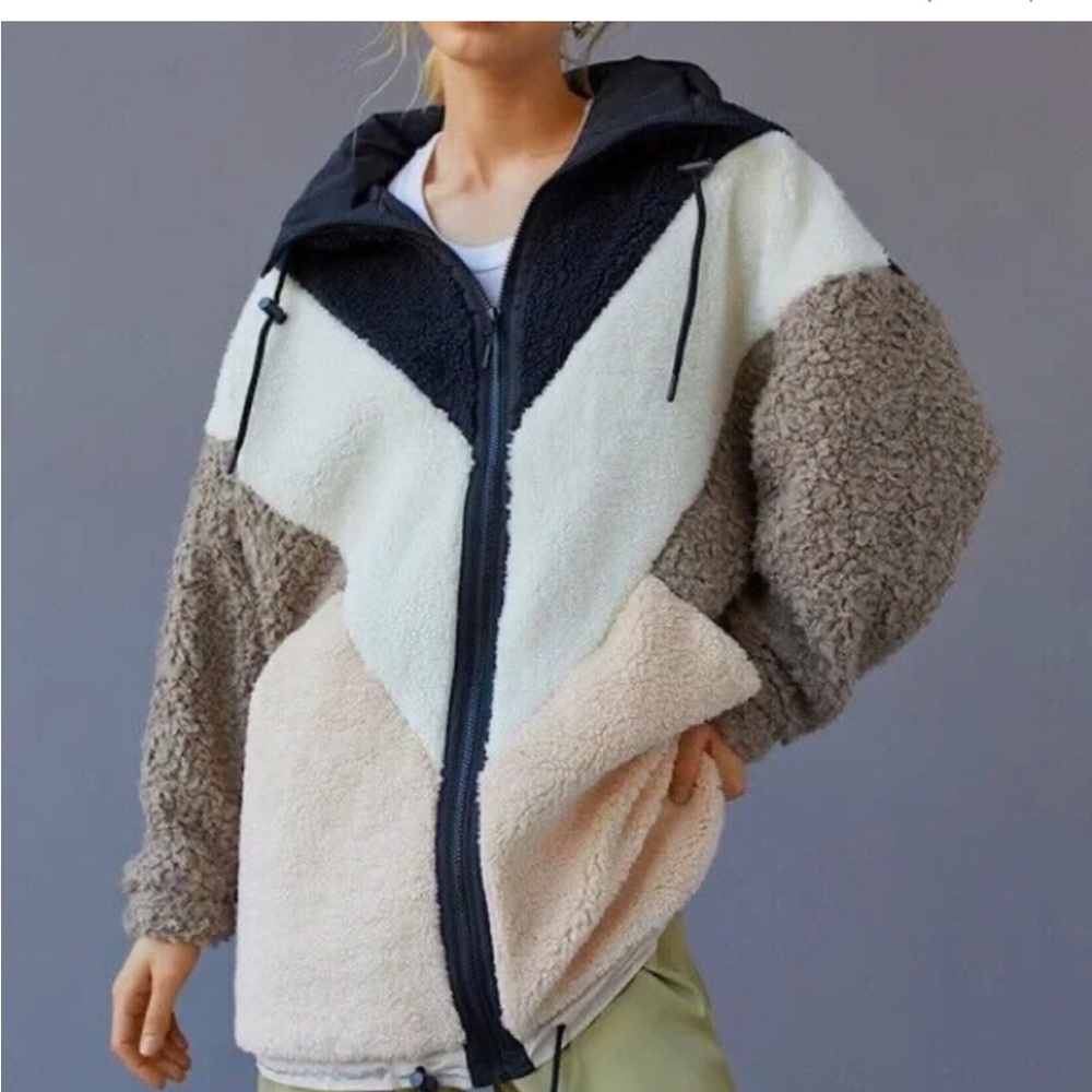 Urban Outfitters BDG Colorblock Powder Sherpa Parka in Tan Black White size M